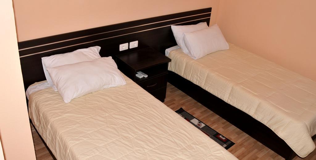 Garden Hotel *