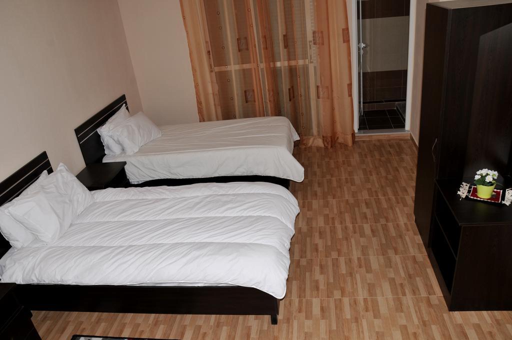 Garden Hotel *